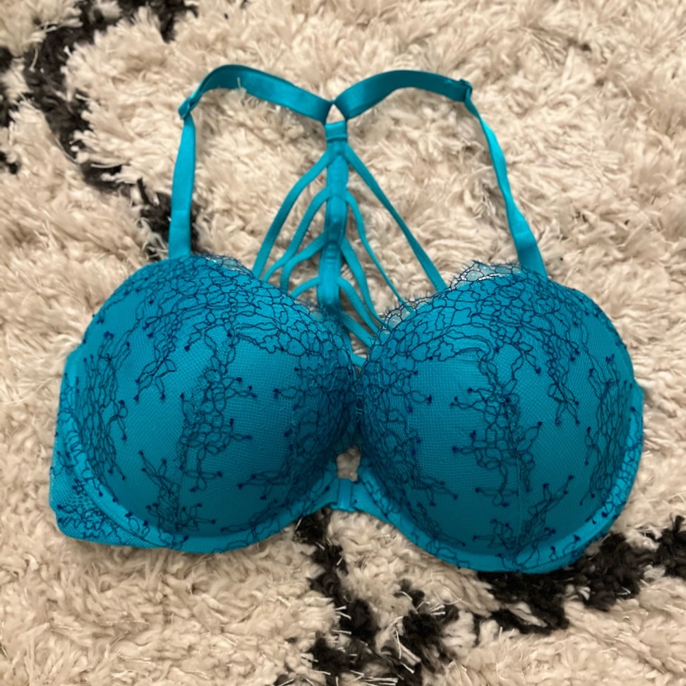 Very sexy push-up pigeonnant bar